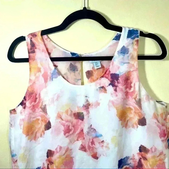 Paraphrase Pastel Floral Sleeveless Semi Sheer Top - Picture 2 of 12
